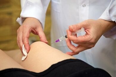 Injections to treat the arthrosis of the knee joint