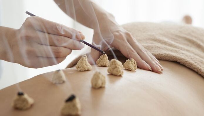 Warming up bioactive points on the back for osteochondrosis