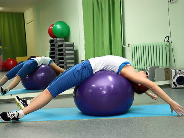 Exercises on a fitball for the treatment of osteochondrosis